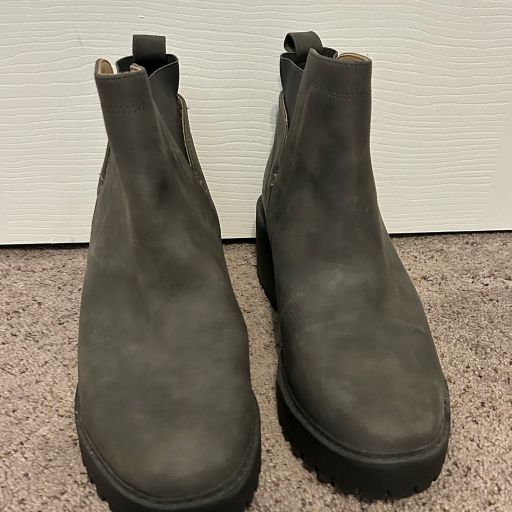 Women’s Gray Chelsea Boots